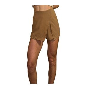 ✨ Trendy Tan Skort - Your New Wardrobe Staple! ✨ Size Small